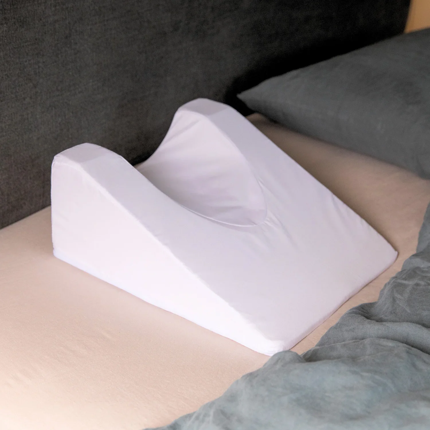 Facial Surgery Recovery Pillow - Image 11
